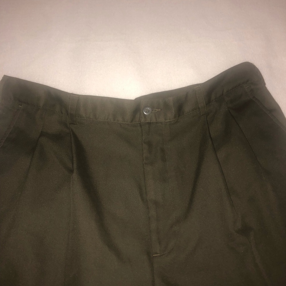 Natural Issue Pleated Men's Shorts Size 38 Olive Color